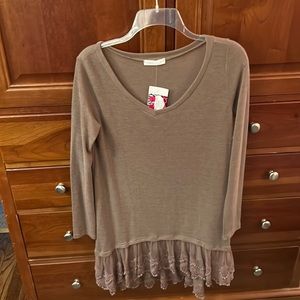 Fabulous NWT light weight v-neck brown top with gorgeous lace bottom